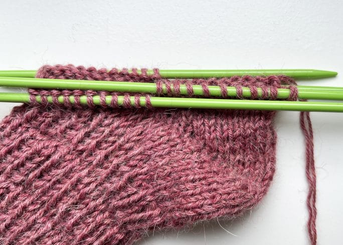 Die Ferse der Socke ist fertig gestrickt.