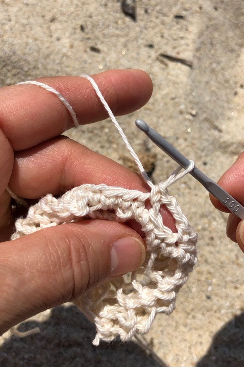 yarni-strandkleid-lola-im-netzmuster-4