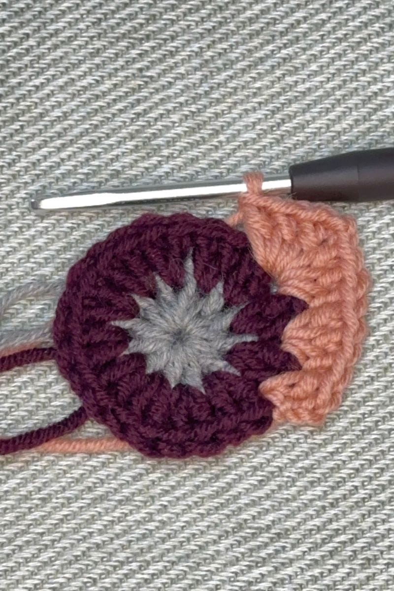 yarni-granny-squares-laptop-huelle-2